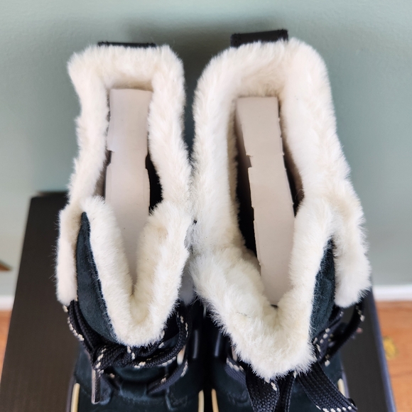SOREL Tivoli IV Waterproof Boots Black with soft faux fur lining. - Picture 3 of 16